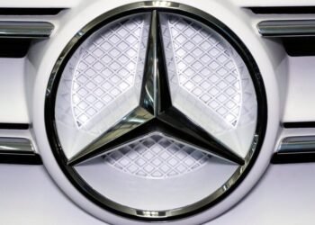 Drivers of Mercedes AMG cars file a class action lawsuit, claiming the front-seat logo gets so hot that it literally brands them and causes burns | Fortune Drivers of Mercedes AMG cars file a class action lawsuit, claiming the front-seat logo gets so hot that it literally brands them and causes burns | Fortune
