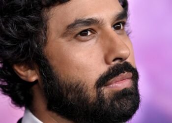 Despite a million net worth, Big Bang Theory star still works tough, 16-hour days—he repeats one mantra when overwhelmed | Fortune Despite a million net worth, Big Bang Theory star still works tough, 16-hour days—he repeats one mantra when overwhelmed | Fortune