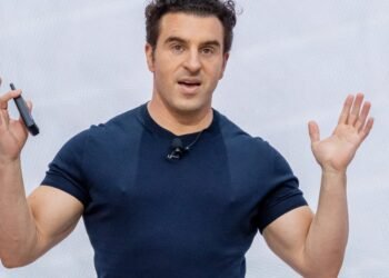 Airbnb CEO Brian Chesky says AI writes 60% of its code—and sustaining ‘founder mode’ is the key to winning in the age of AI | Fortune