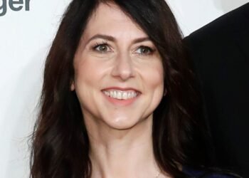 A ,000 loan kept MacKenzie Scott in college—now the billionaire philanthropist is giving away her billion fortune to repay it forward | Fortune A ,000 loan kept MacKenzie Scott in college—now the billionaire philanthropist is giving away her billion fortune to repay it forward | Fortune