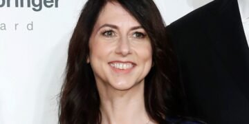 A ,000 loan kept MacKenzie Scott in college—now the billionaire philanthropist is giving away her  billion fortune to repay it forward | Fortune