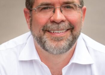 At 55, I became a rookie teacher after 3 decades in tech PR. Gen Z is teaching me a lot — and reminding me how to trust myself | Fortune
