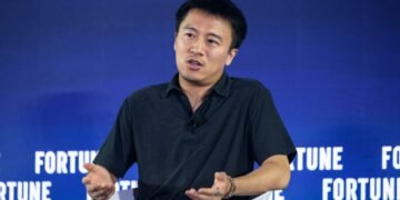 Black Lake founder Yuxiang Zhou pitted an AI agent against his top sales coach. His most experienced salespeople chose the AI | Fortune
