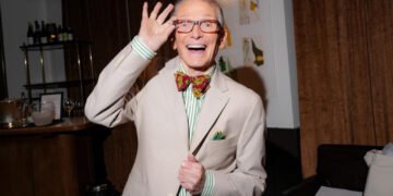 Bob Mackie, Legendary Costume Designer Behind Chers Iconic Looks, Dies at 87