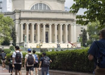 The rich are learning how to look less rich on their childrens college applications | Fortune
