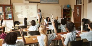 American parents join their kids in hating school, with Gallup polling falling to record low | Fortune