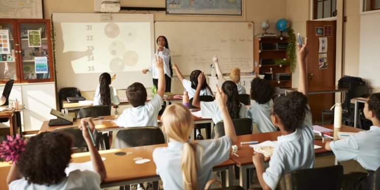 American parents join their kids in hating school, with Gallup polling falling to record low | Fortune American parents join their kids in hating school, with Gallup polling falling to record low | Fortune